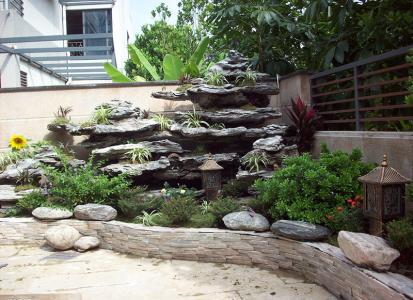 庭院假山正對著屋門好嗎